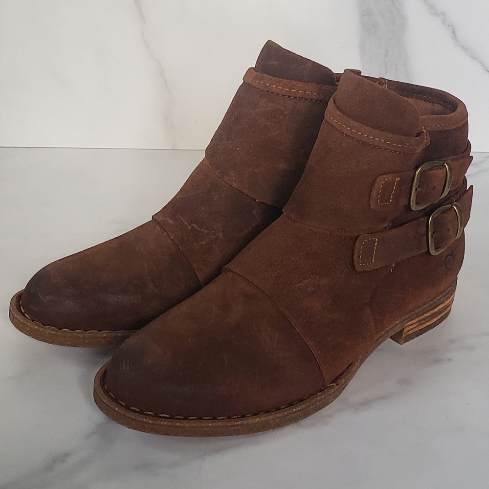 Born NWOT Moraga Suede Booties size 6.5